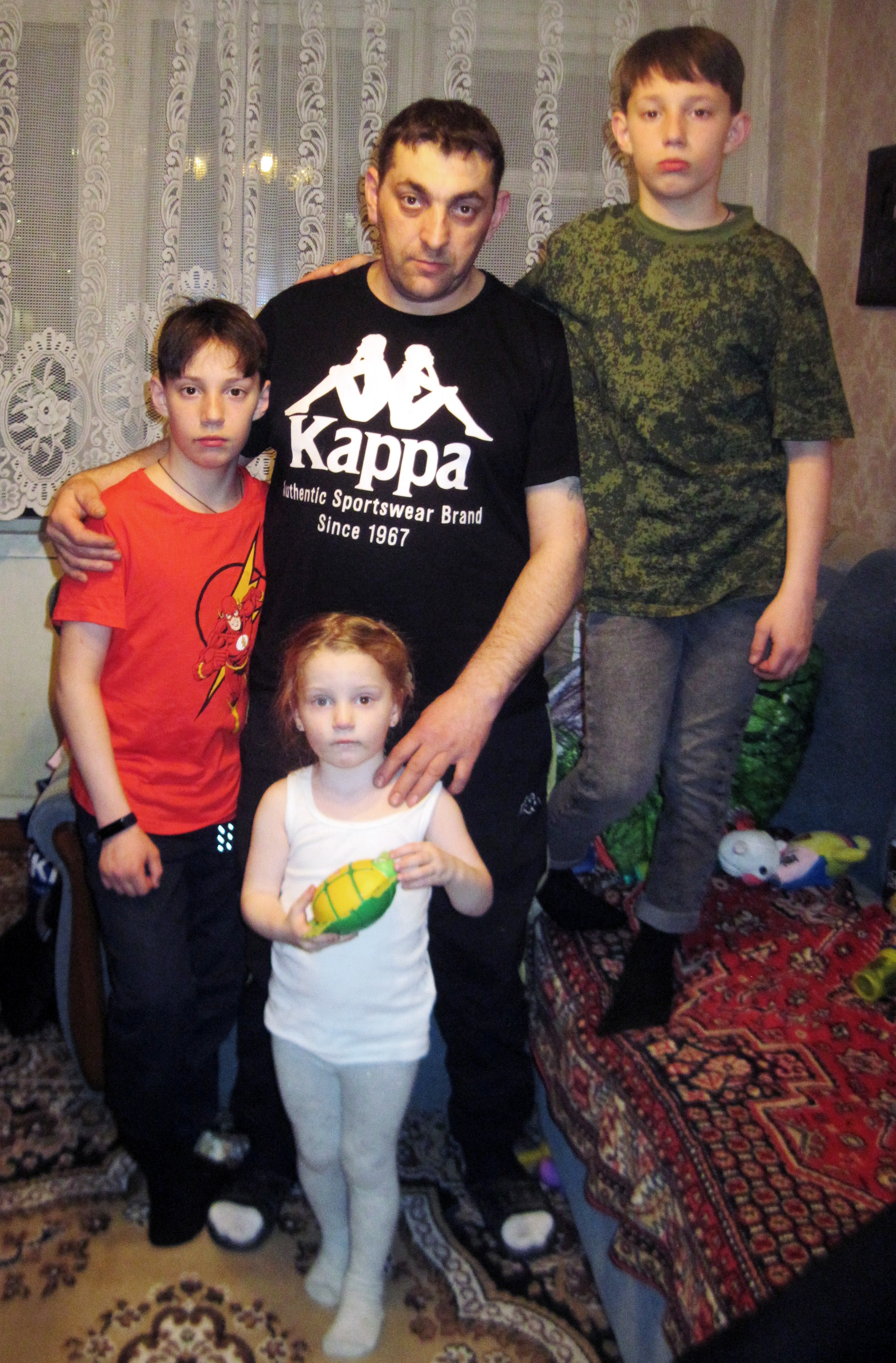 Валентин Яценко вместе с детьми