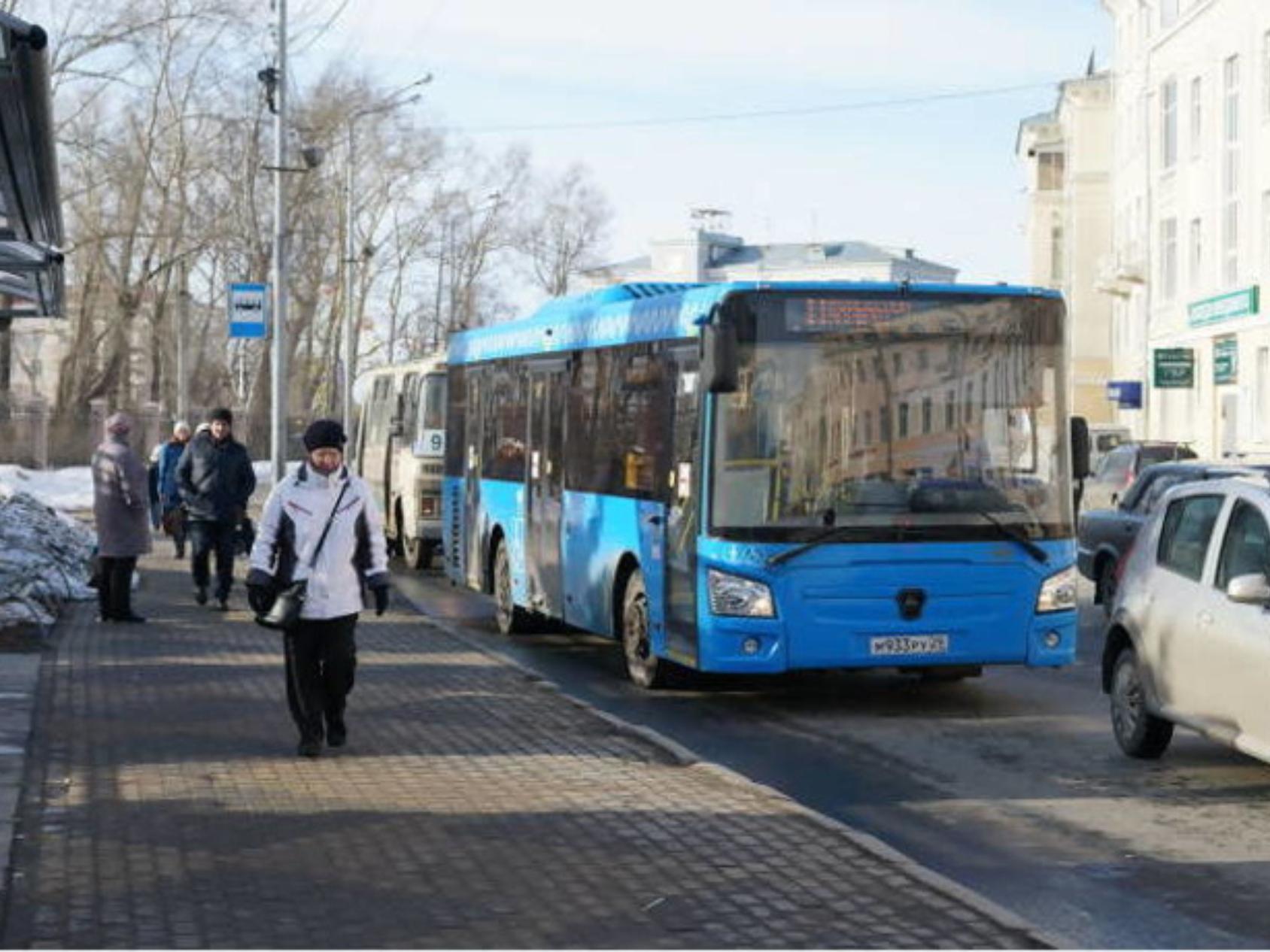 Автобусы в архангельске в реальном времени. Автобус 10 Архангельск. Архангельский общественный транспорт. Автобусный транспорт в Архангельске. Новый автобус школ Архангельск 2022.