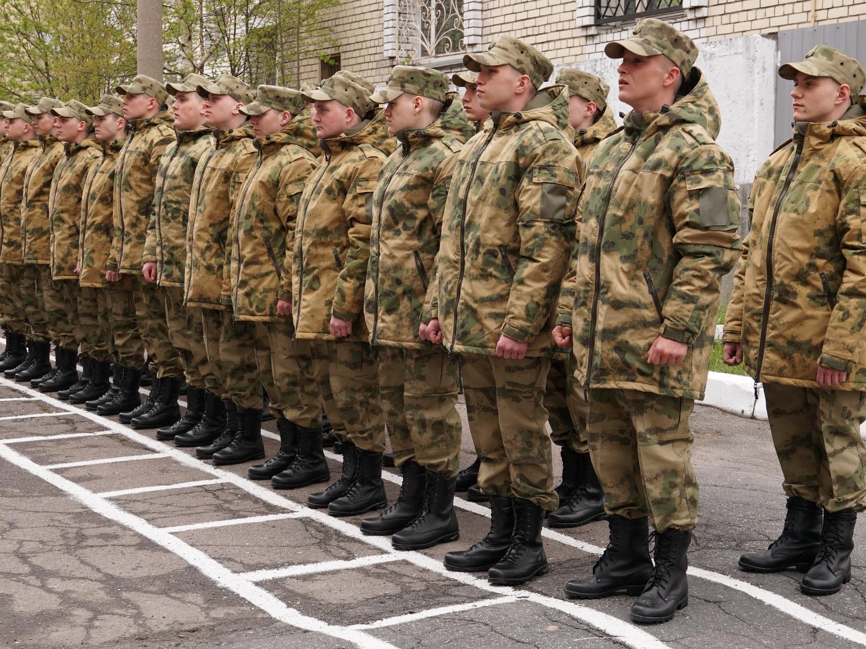 Призывники Архангельской области отправились служить в воинские части  Росгвардии в Санкт-Петербурге