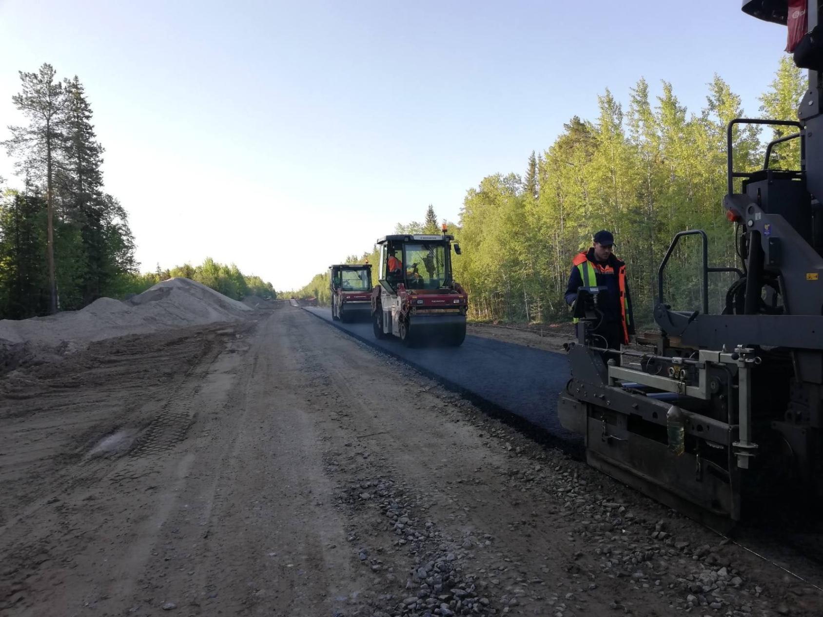 На Онежской дороге приступили к укладке первого асфальта